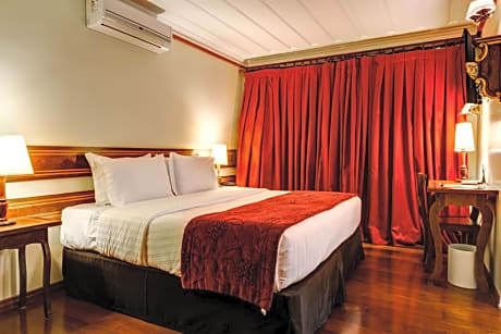 Standard Deluxe Double or Twin Room