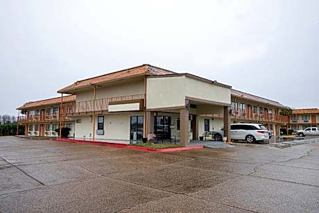 OYO Hotel Lake Charles Hwy 10