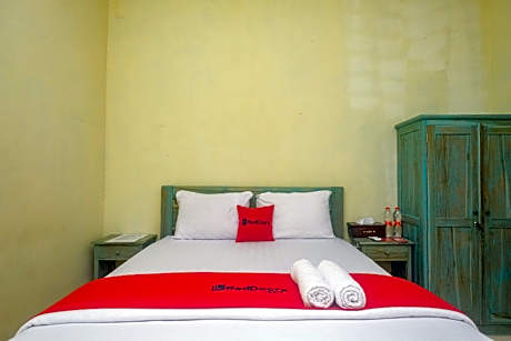 RedDoorz near Alun Alun Jepara