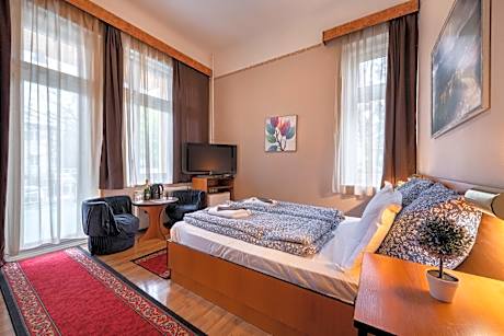 Queen Room with Balcony