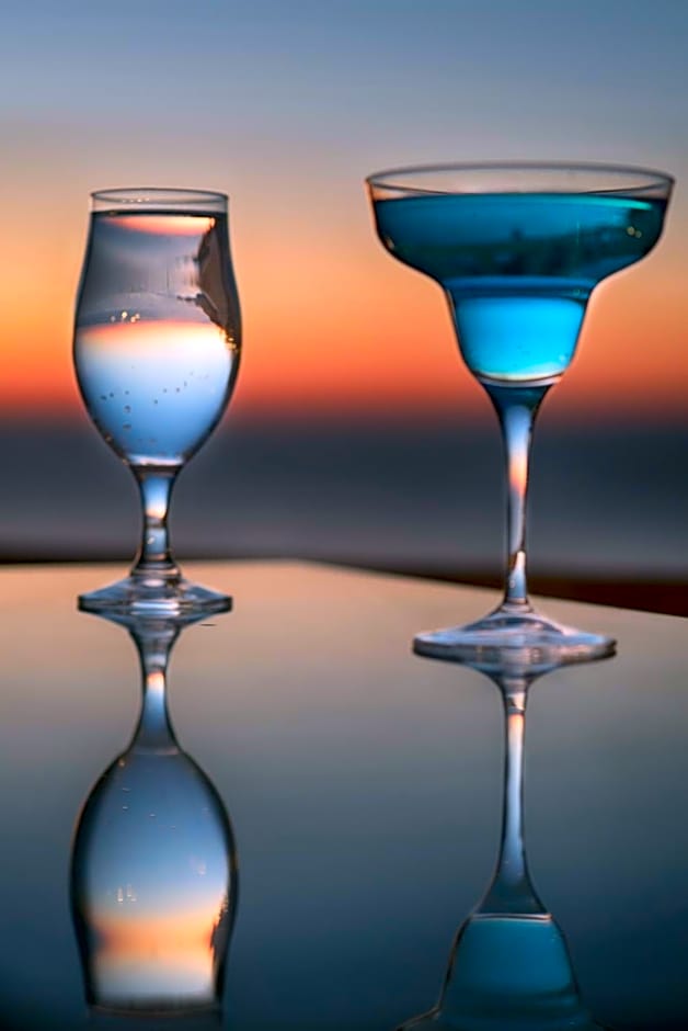 Cavos Bay Hotel & Studios