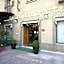 Le Petit Hotel