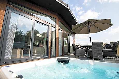 The Crucible lodge with Hot Tub