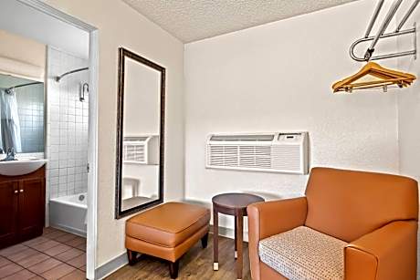 2 Queen Beds, Standard Room, Non-Smoking