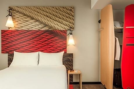 2 Connecting Rooms