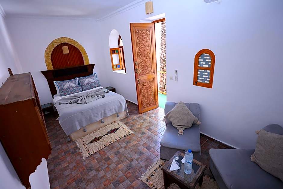 Riad O LY