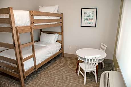 1 King 2 Twin Beds Suite