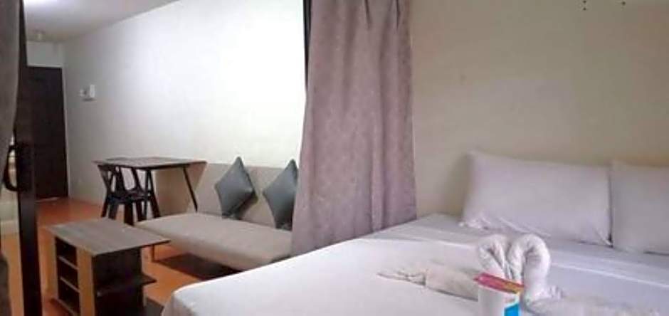 One oasis A2, shortwalk SM MALL Free POOL Kitchen