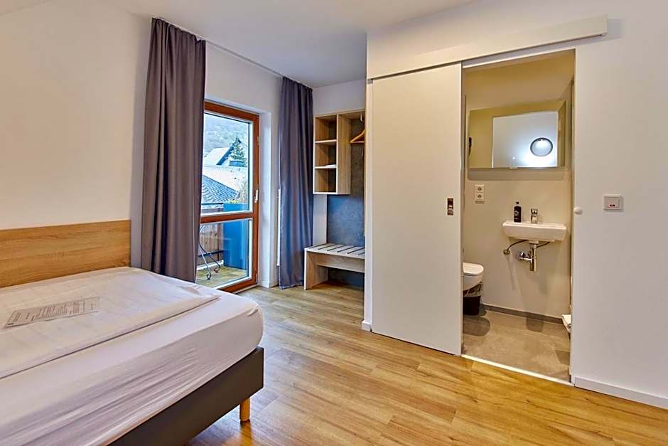 Moselhotel Weinhaus Simon `Sauna`Restaurant`ELadesäule