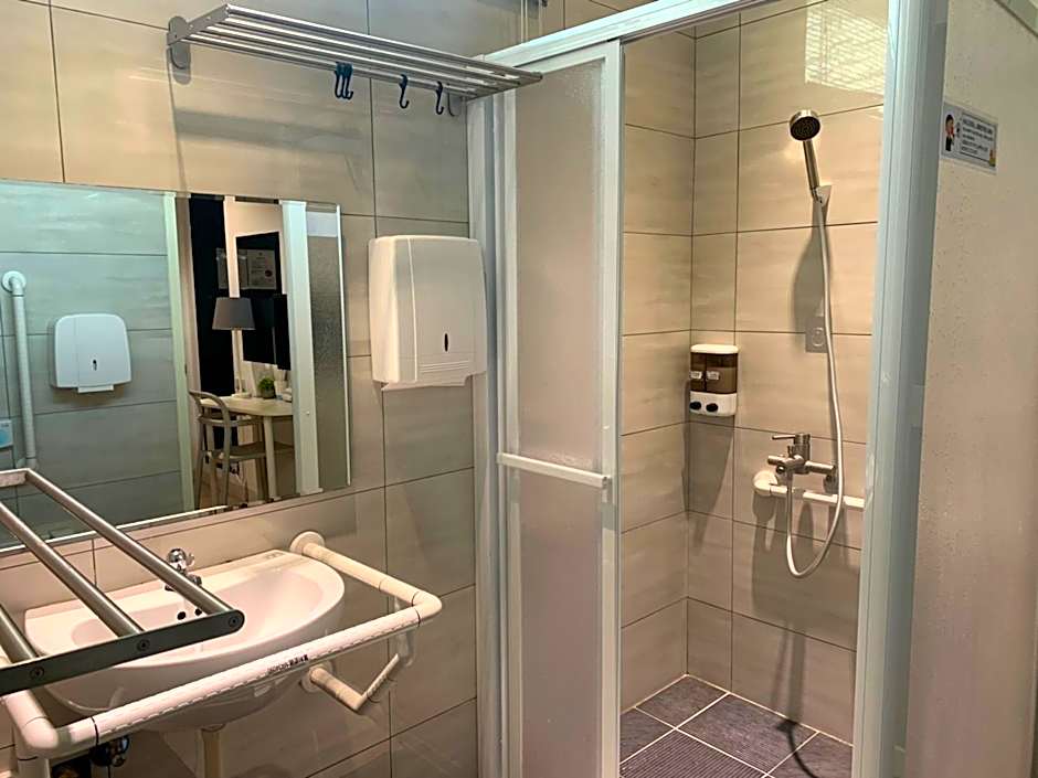 Bluewater Hotel -Taoyuan HSR Taoyuan airport 24h Taoyuan airport free drop-off
