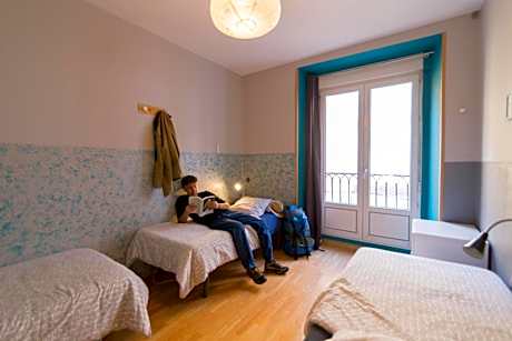 4-bed dormitory room