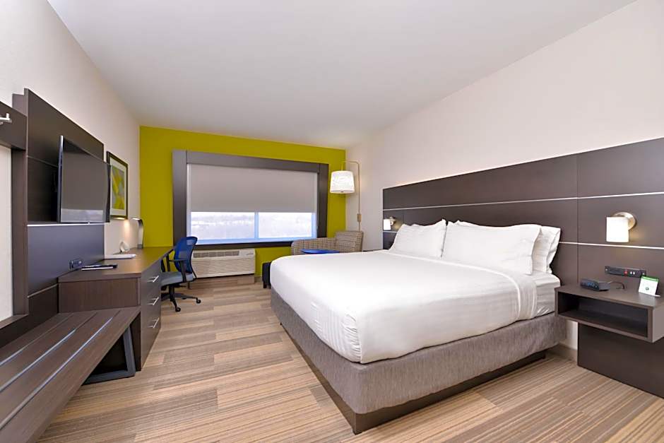 Holiday Inn Express & Suites Kansas City - Lees Summit By IHG