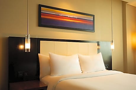 Hilton Guest Room Queen Bed