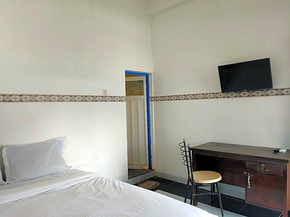 OYO 93412 Kost Irma Syariah Near UPTD SMP Negeri 8 Parepare