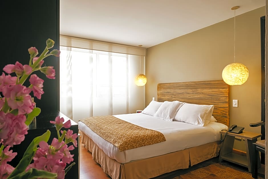 Hotel Retiro 84 by MIJ