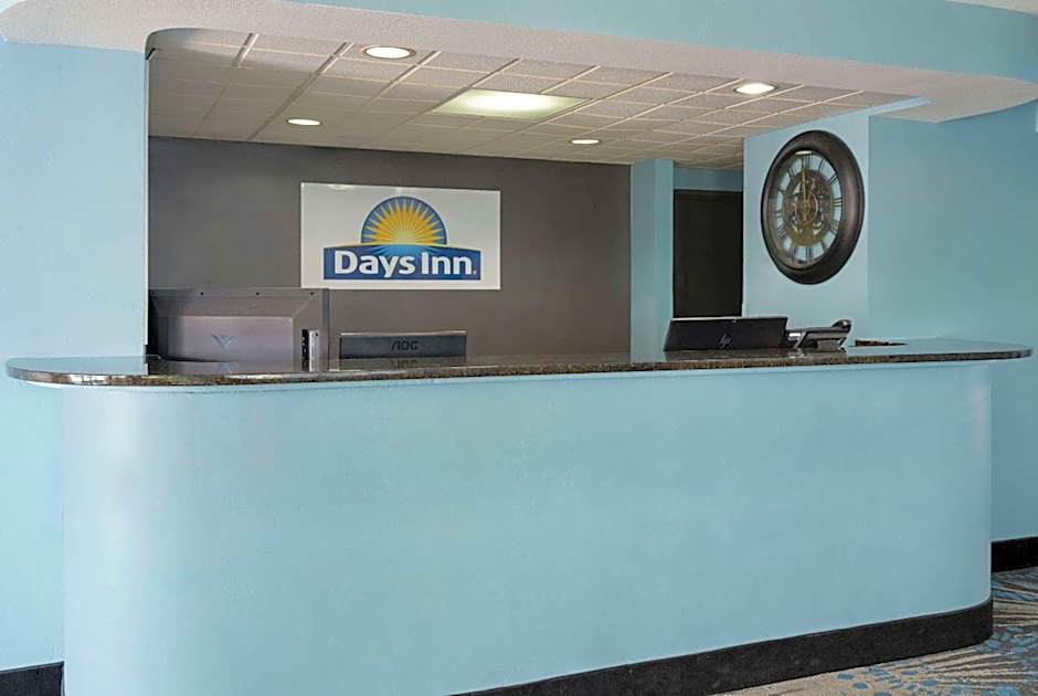 Days Inn by Wyndham Neenah