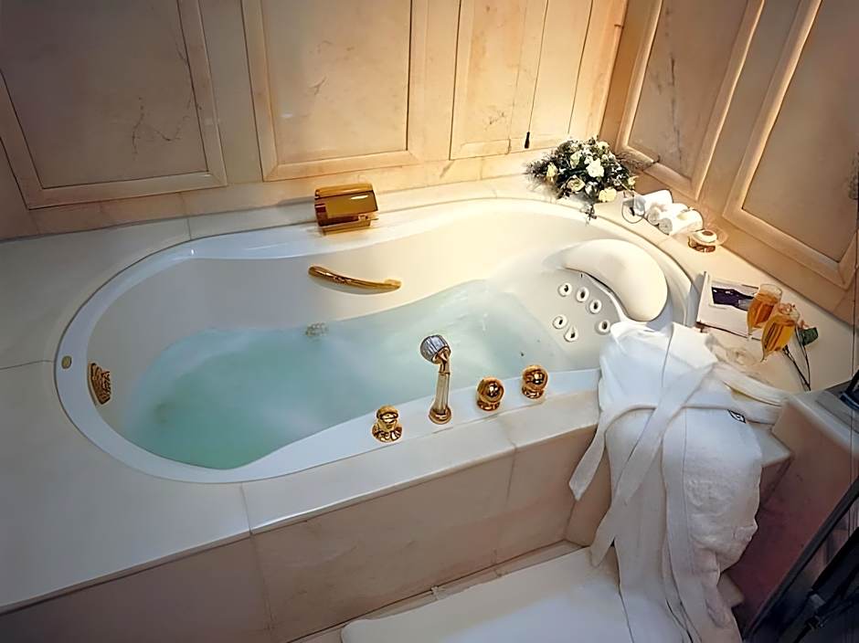 Evergreen Laurel Hotel