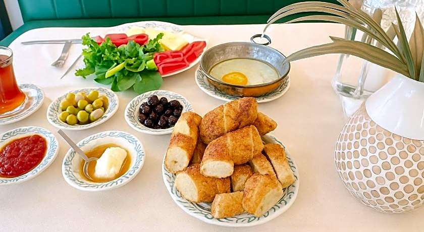 Aleksandr Pera Hotel