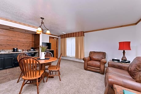 1 King Bed, Suite, Nonsmoking
