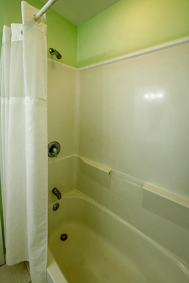 Drifting Sands Oceanfront Hotel