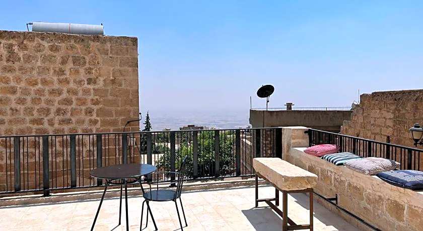 TUĞMANER  Small House AJAR