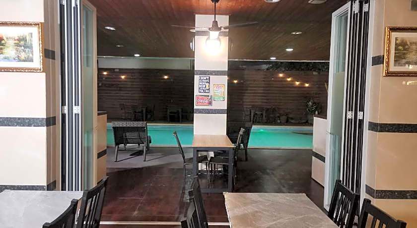 Townhouse Oak Vera Hotel Near Clark International Airport
