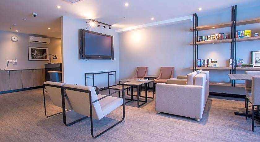 OYO 89576 Mokka Hotel