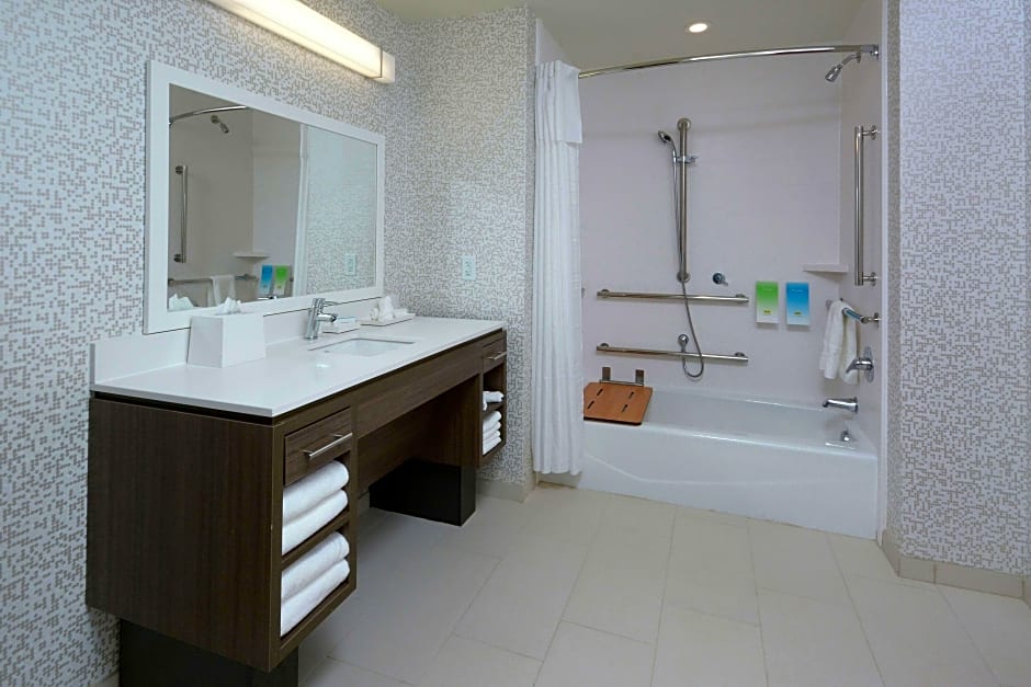 Photo 1 of 4 of 1 King Bed Suite, Accessible, Bathtub