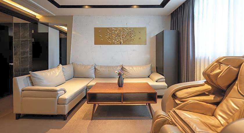 Golden Business Hotel