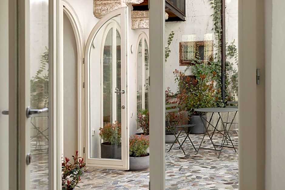 April1550 Boutique Hotel
