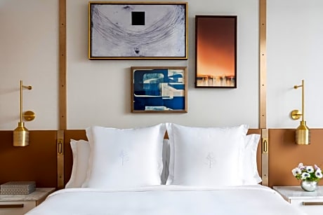SUPERIOR SKYLINE VIEW ROOM TWO DOUBLE BEDS FLOORS 23 30 LUXURY BED FULL BATHROOM