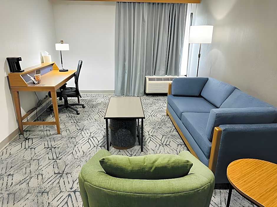 Ashbourne Hotel Canton/Hall of Fame I-77