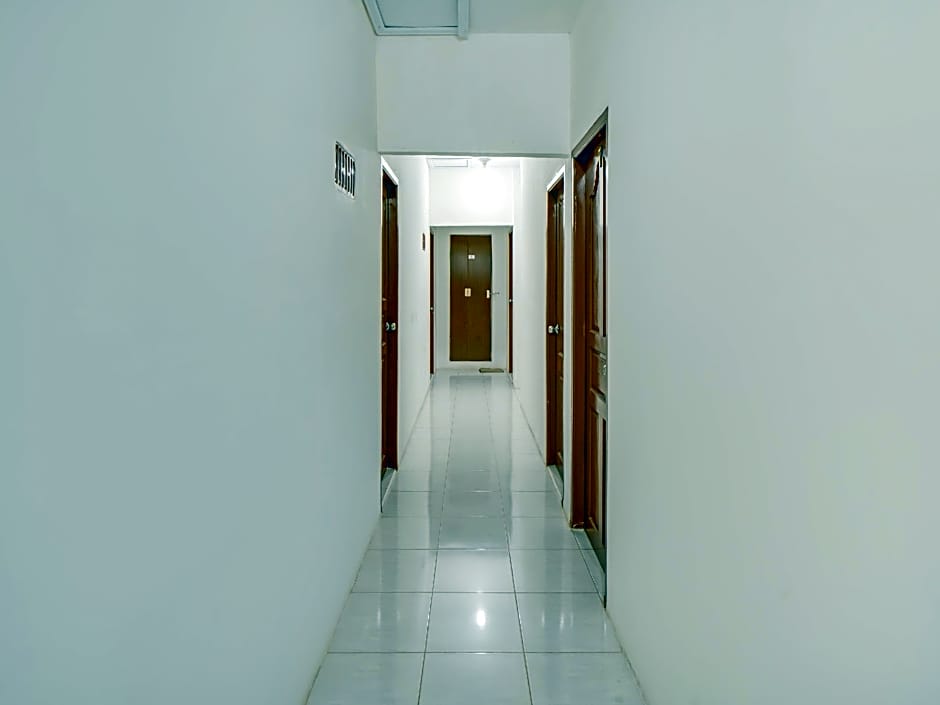 OYO 90024 Botania Homestay & Cafe