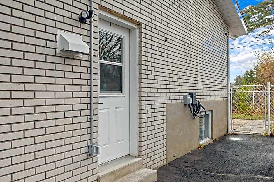 Spacious Urban Cabin in West Montreal - 4BR