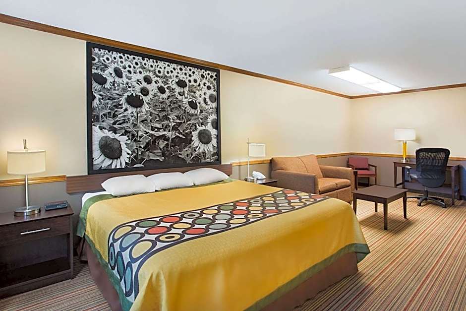 Super 8 by Wyndham New Hampton