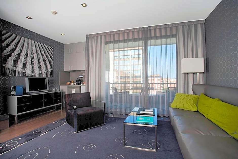 AC Hotel by Marriott Victoria Suites