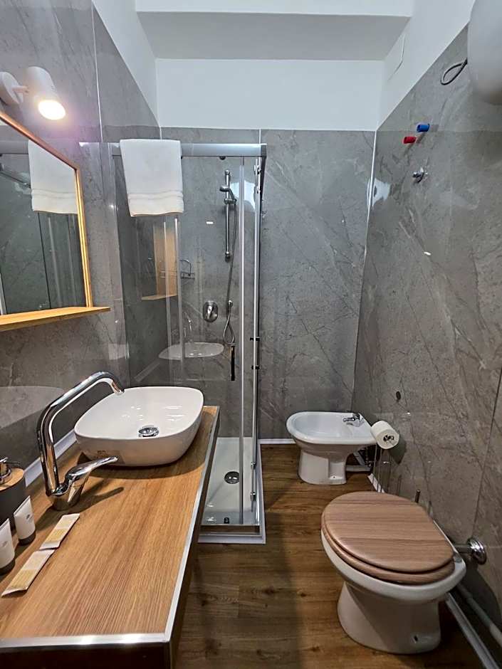 Vanzi Rooms