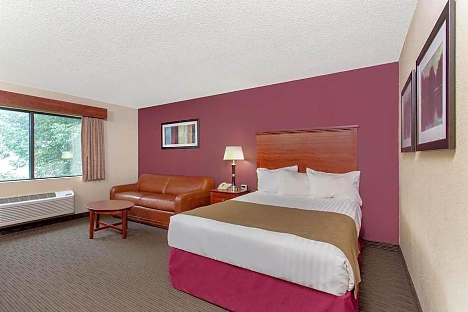 AmericInn by Wyndham New London