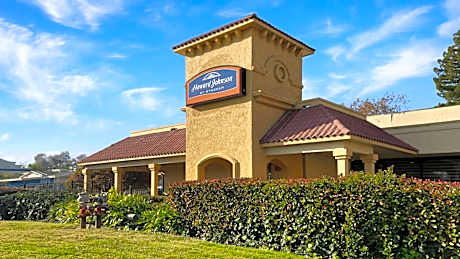 Howard Johnson by Wyndham Sacramento Downtown