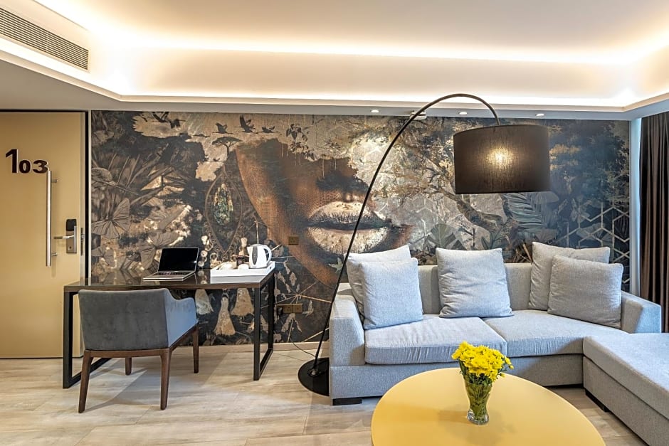 Almond Business Hotel