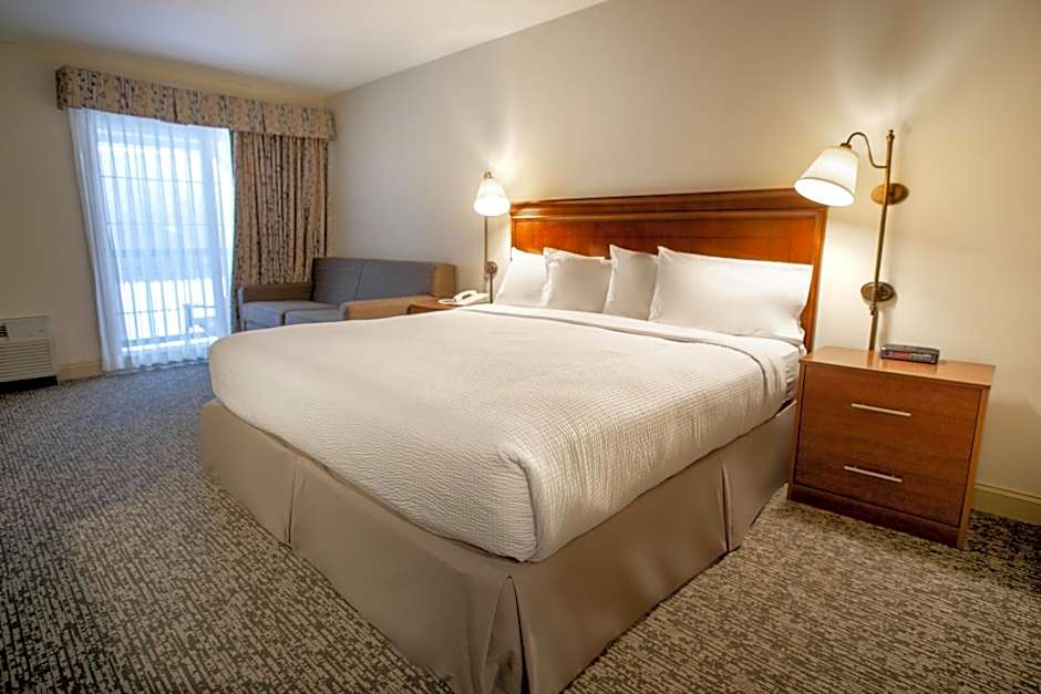 Photo 1 of 3 of 1 King Bed, Hearing/Mobility Accessible, Roll in Shower