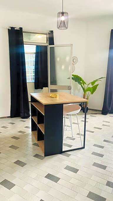 Urban Zen Appart Spacieux studio atypique avec bain a remous proche de tout