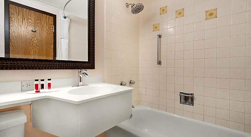 Ramada by Wyndham Albert Lea
