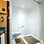 B&B HOTEL Calais Terminal Cite Europe 4 etoiles