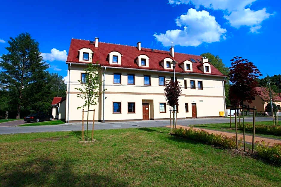 Hotel Modrzewiowy Dwór