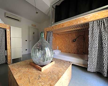 Bed in 6-Bed Mixed Dormitory Room
