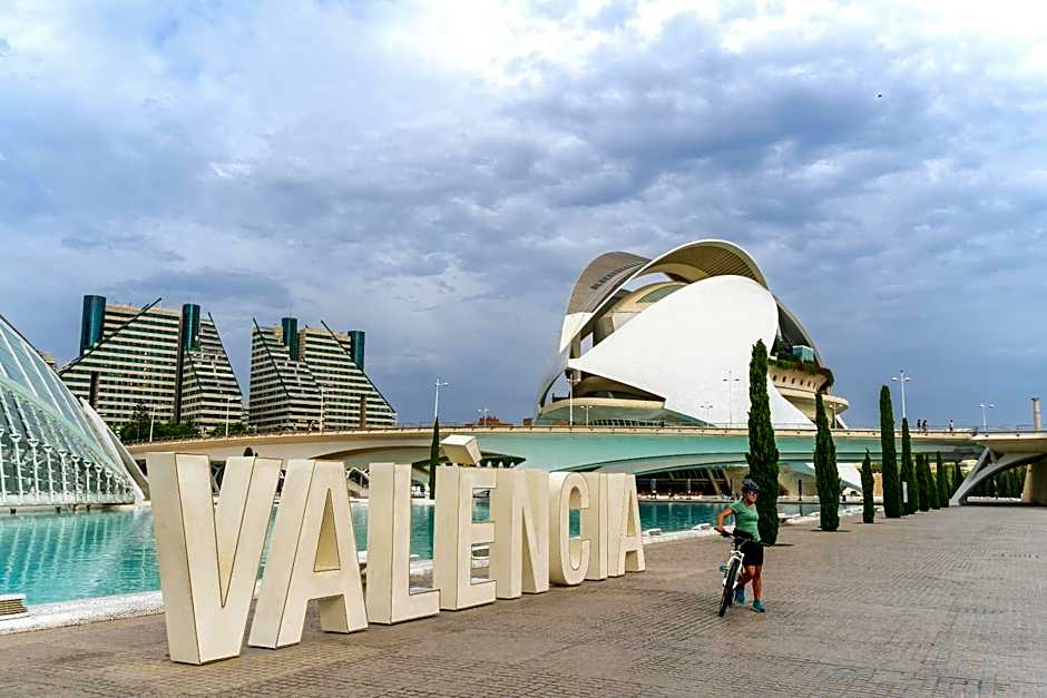 APARTAMENTOS CIUDAD DE LAS ARTES Y LAS CIENCIAS