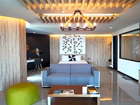 1 BEDROOM SUITE OCEAN FRONT