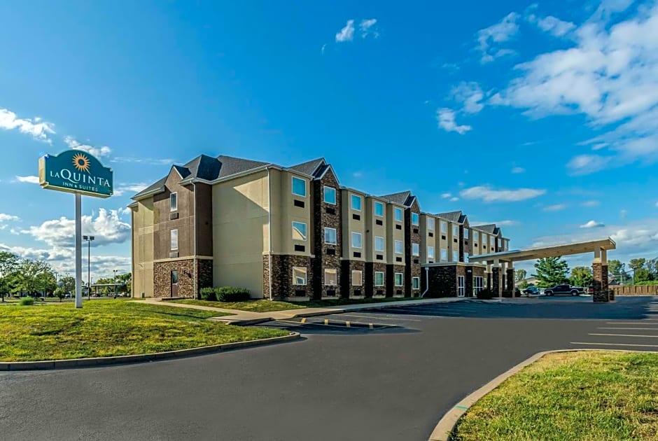 La Quinta Inn & Suites by Wyndham Collinsville - St Louis