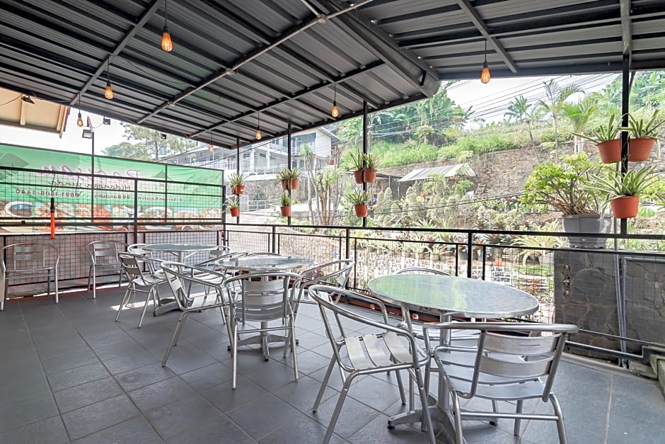 Rossan Villa Hotel near Kampus UPI Setiabudhi